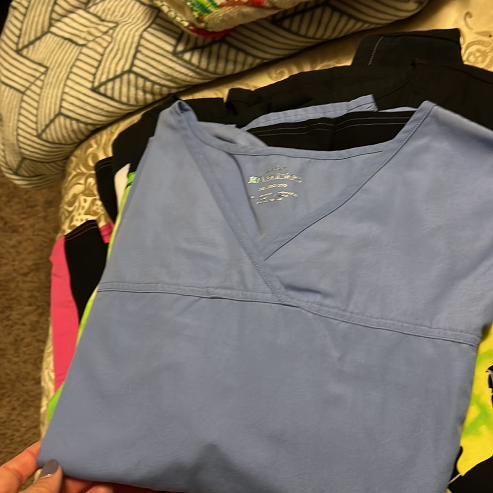 Scrub top - Picture 12 of 16